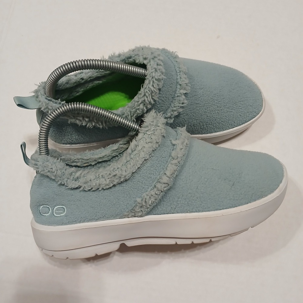 OOFOS Womens 7.5, 38.5 Oocoozie Low Shoe slate fuzzy warm Slip on Comfort